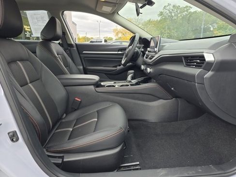 Used 2024 Nissan Altima 2.5 SR image 10