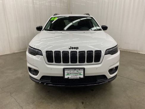 Used 2023 Jeep Cherokee Altitude Lux w/ Mopar Interior Package AWD/4WD image 9