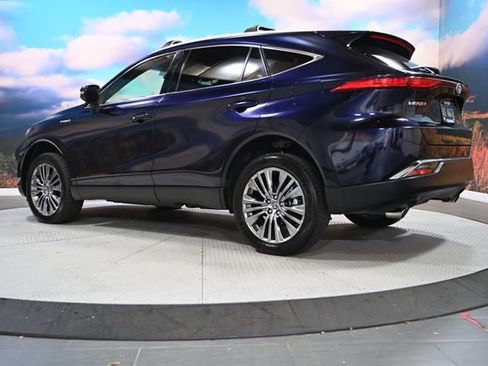 Used 2021 Toyota Venza XLE image 5