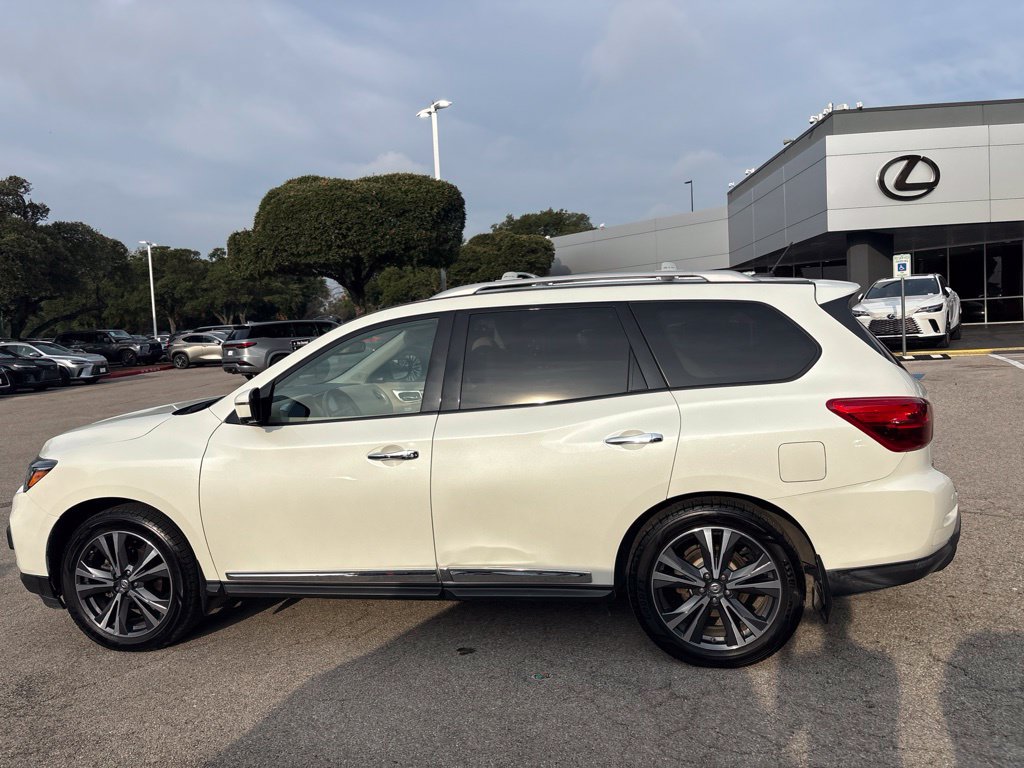 Used 2018 Nissan Pathfinder Platinum FWD image 2