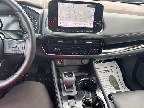 Used 2023 Nissan Rogue SL w/ SL Premium Package image 19