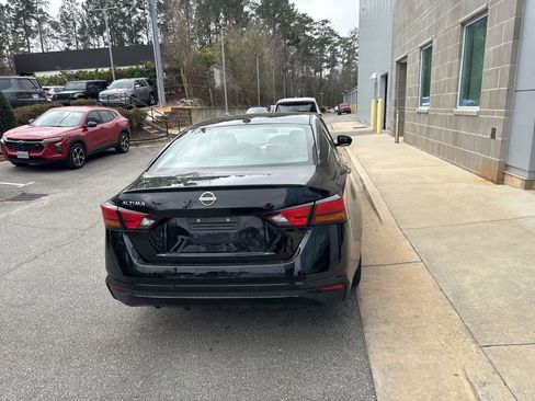 Used 2025 Nissan Altima 2.5 SV image 10