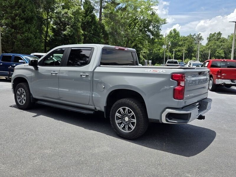 Used 2024 Chevrolet Silverado 1500 LT AWD/4WD image 11