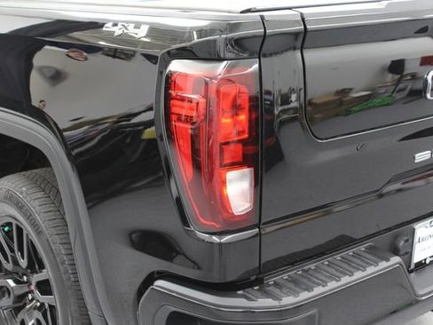 Used 2022 GMC Sierra 1500 Elevation w/ LPO, Elevation Black Package AWD/4WD image 6