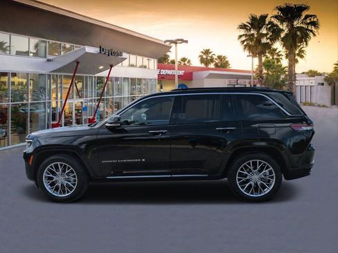 Certified 2025 Jeep Grand Cherokee Summit AWD/4WD image 6