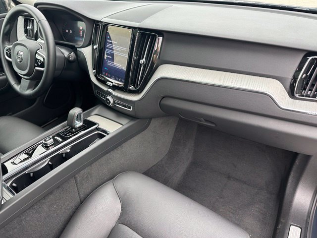 Used 2025 Volvo XC60 B5 Plus AWD/4WD image 11