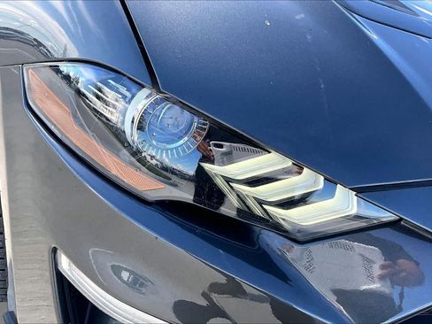 Used 2020 Ford Mustang Coupe RWD image 24