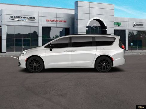 New 2026 Chrysler Pacifica Limited AWD/4WD image 3