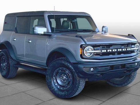 Used 2024 Ford Bronco Outer Banks image 2