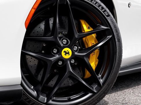 Used 2025 Ferrari Roma Spider image 9