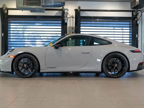 Certified 2025 Porsche 911 Carrera GTS RWD image 2