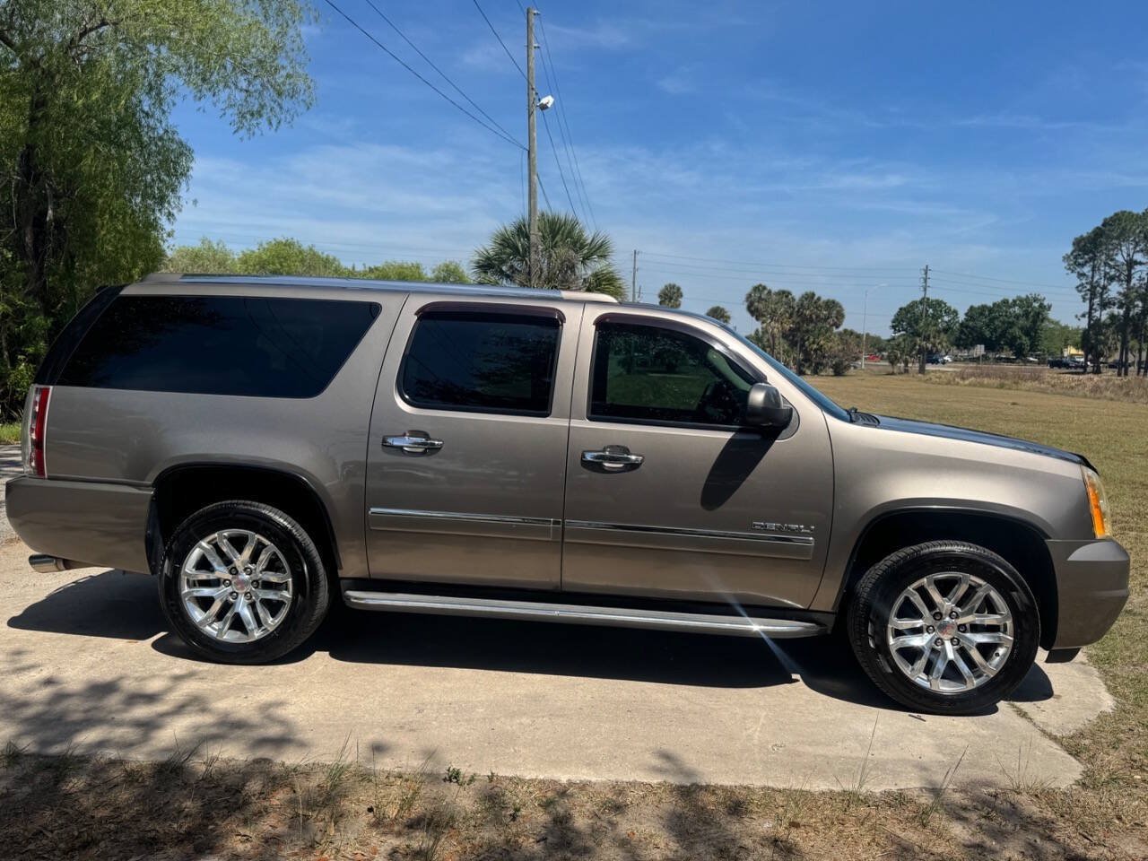 Used 2012 GMC Yukon XL Denali AWD/4WD image 5