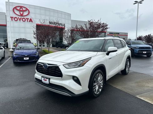 Certified 2020 Toyota Highlander Platinum AWD/4WD image 1