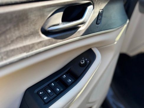 Used 2023 Jeep Grand Cherokee L Limited image 17