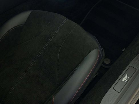 Used 2025 Aston Martin V8 Vantage Coupe image 42