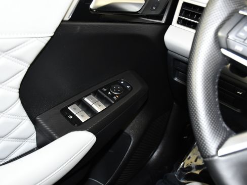 Used 2024 Mitsubishi Outlander SEL AWD/4WD image 33
