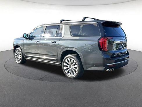 Used 2022 GMC Yukon XL Denali w/ Denali Premium Package AWD/4WD image 3