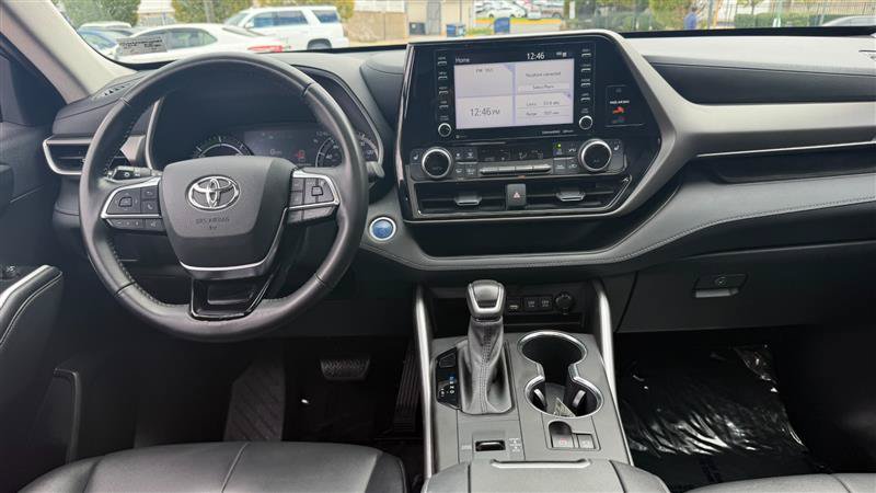 Used 2021 Toyota Highlander XLE FWD image 25
