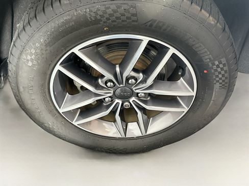 Used 2020 Jeep Grand Cherokee Limited RWD image 11