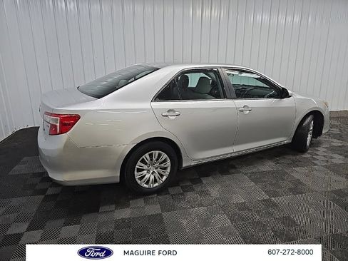 Used 2014 Toyota Camry LE FWD image 3