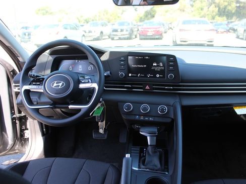 New 2026 Hyundai Elantra SE image 16