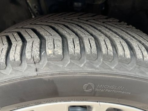 Certified 2022 Toyota Highlander Platinum image 32