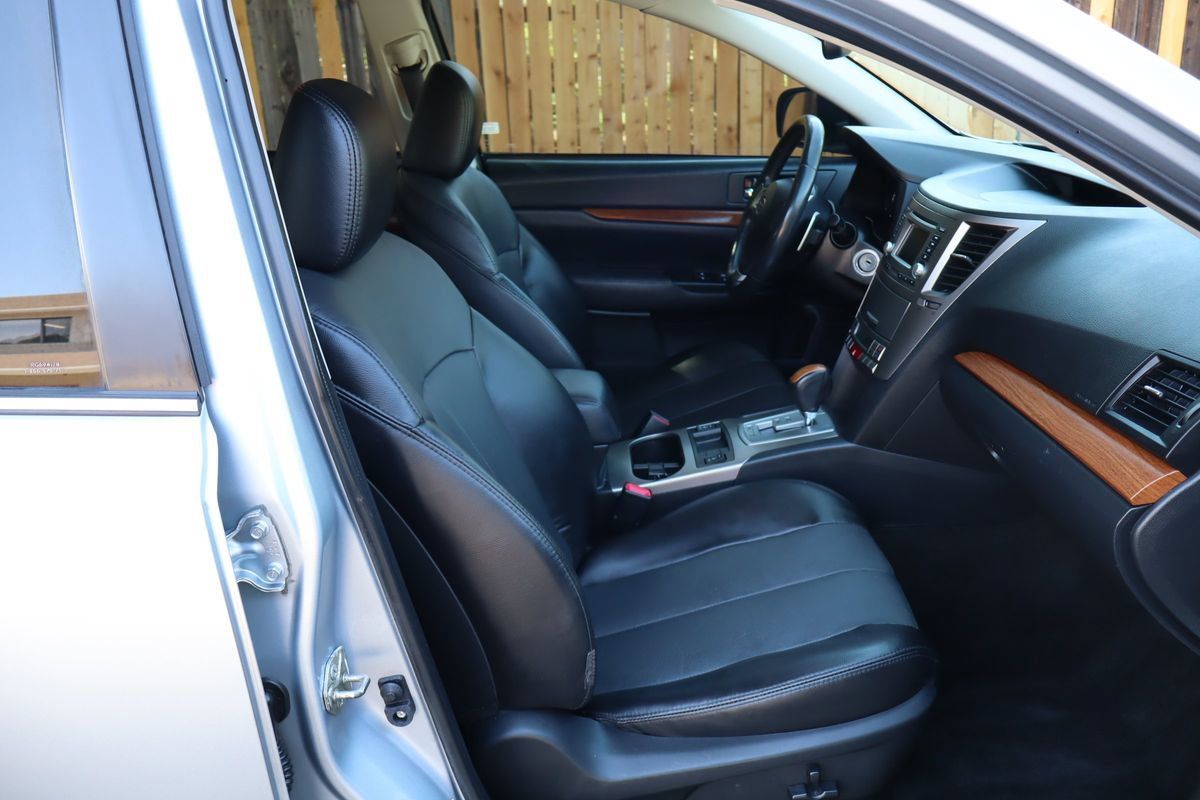 Used 2014 Subaru Outback 2.5i Limited w/ Moonroof Package AWD/4WD image 22