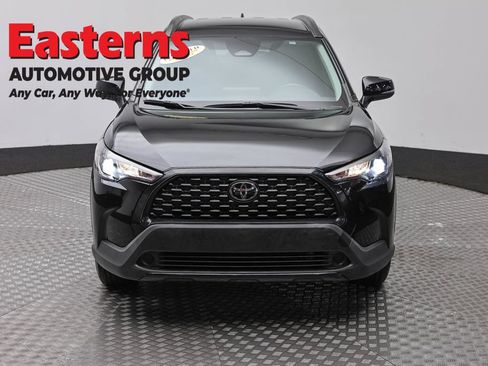 Used 2025 Toyota Corolla Cross LE FWD image 2