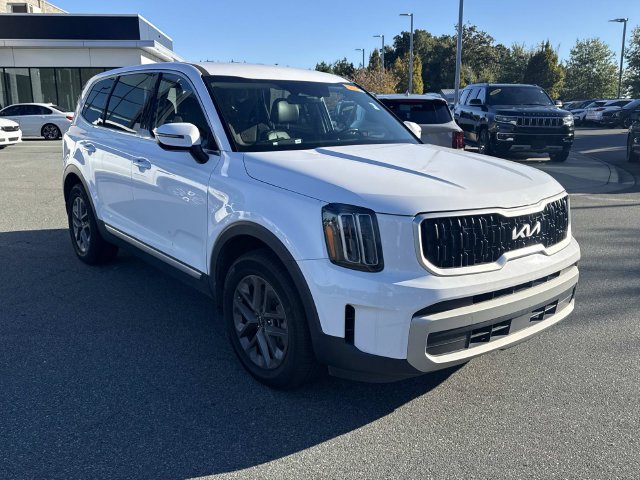 Certified 2024 Kia Telluride LX FWD image 3