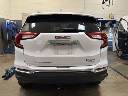 Used 2023 GMC Terrain SLT w/ Infotainment Package II image 8