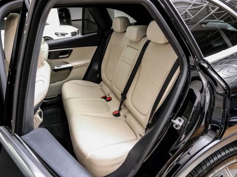 Used 2024 Mercedes-Benz GLC 300 4MATIC image 38