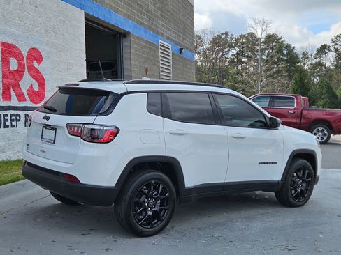 Used 2025 Jeep Compass Latitude w/ Altitude Special Edition image 7