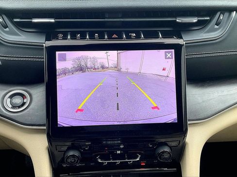 Certified 2022 Jeep Grand Cherokee Limited image 15