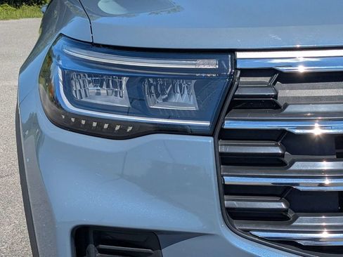 Used 2025 Ford Explorer Active RWD image 10