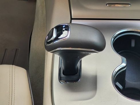 Used 2014 Jeep Grand Cherokee Overland w/ Advanced Technology Group AWD/4WD image 19