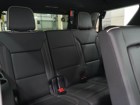 Used 2025 GMC Yukon Elevation AWD/4WD image 13