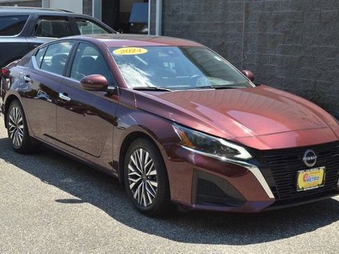 Used 2024 Nissan Altima 2.5 SV w/ SV Premium Package FWD image 2
