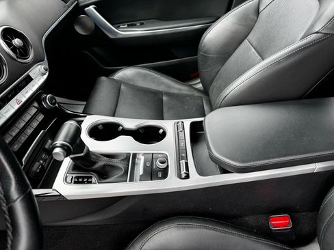 Used 2018 Kia Stinger GT1 image 12