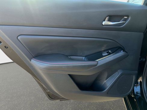 Used 2024 Nissan Altima 2.0 SR image 11