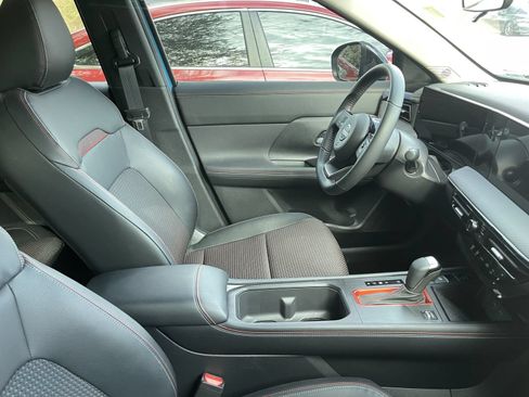 Used 2025 Nissan Kicks SR FWD image 8