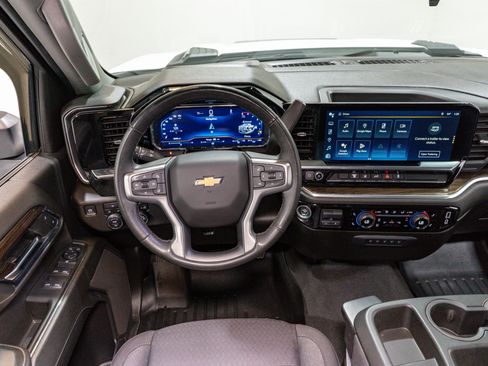 Used 2024 Chevrolet Silverado 3500 LT w/ Convenience Package image 14