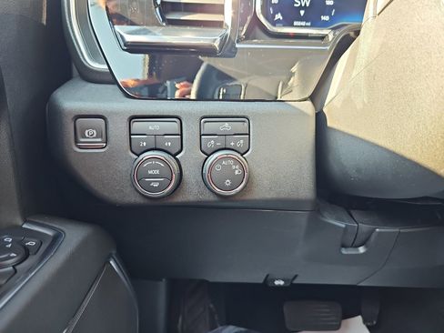 Used 2023 Chevrolet Silverado 1500 LT AWD/4WD image 32