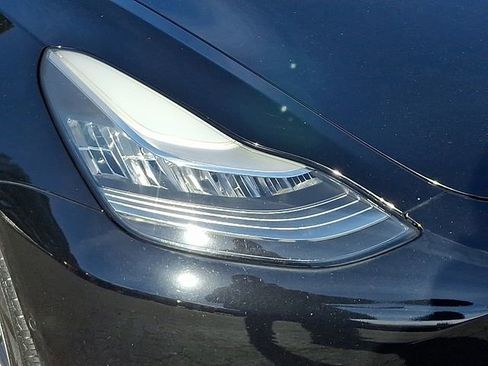 Used 2019 Tesla Model 3 Standard Range Plus image 11