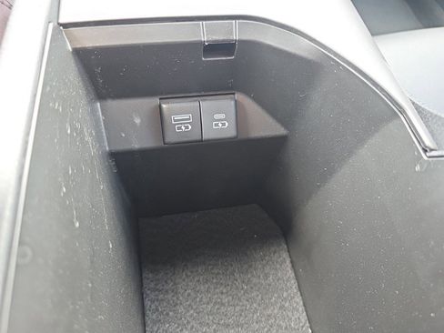 Used 2024 Toyota Camry SE image 31