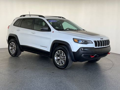 Used 2021 Jeep Cherokee Trailhawk image 9