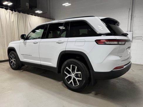 Used 2025 Jeep Grand Cherokee Limited w/ Luxury Tech Group II AWD/4WD image 5