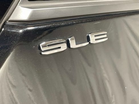 Used 2023 GMC Terrain SLE w/ Driver Convenience Package FWD image 8