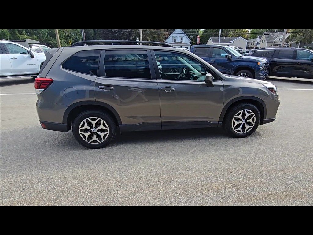 Used 2019 Subaru Forester Premium AWD/4WD image 9