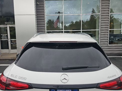 Used 2025 Mercedes-Benz GLC 300 4MATIC image 5