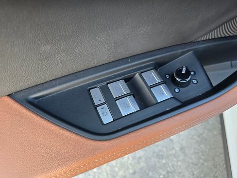 Used 2024 Audi Q8 e-tron Premium Plus image 18